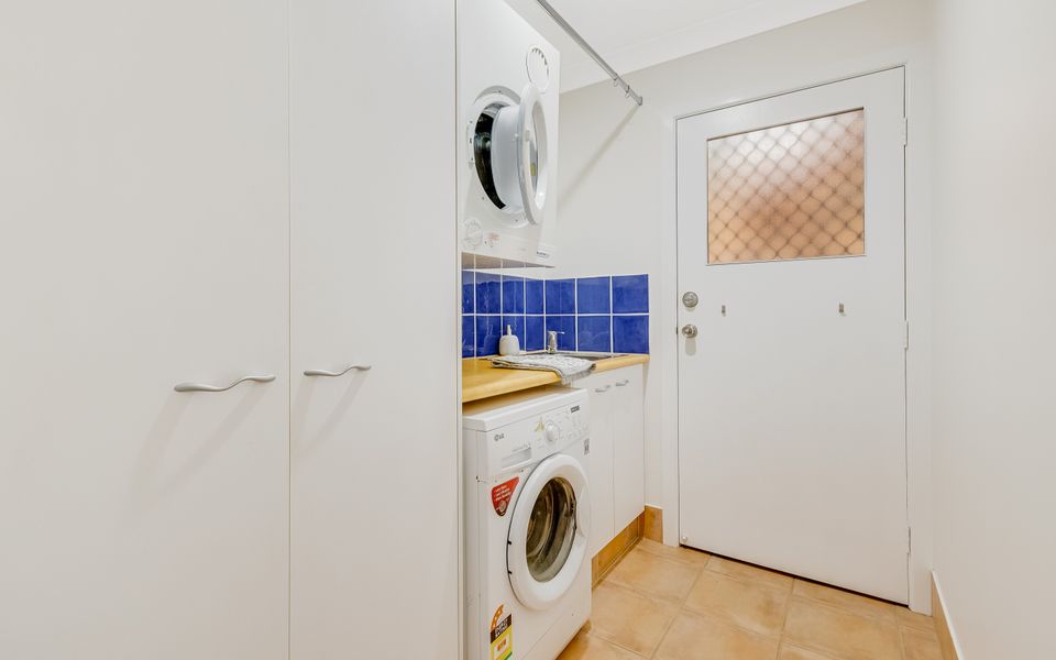 Villa Paralia – Mediterranean Entertainers’ Home in The Heart of Currumbin – Min. 3 Night Stays – Pet Friendly!