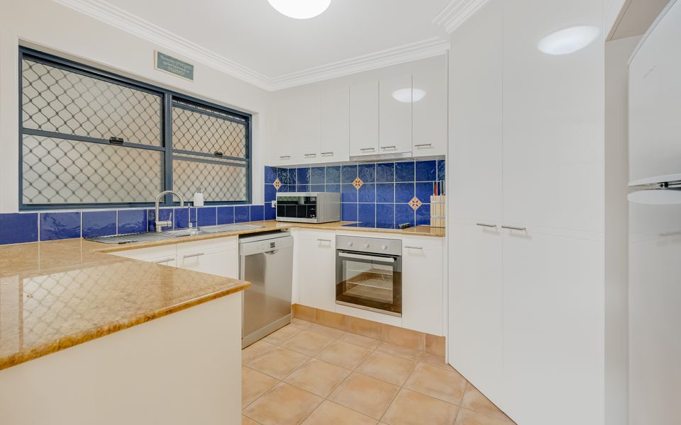 Villa Paralia – Mediterranean Entertainers’ Home in The Heart of Currumbin – Min. 3 Night Stays – Pet Friendly!