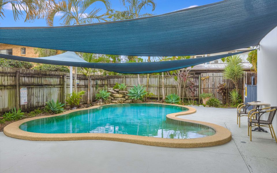 Villa Paralia – Mediterranean Entertainers’ Home in The Heart of Currumbin – Min. 3 Night Stays – Pet Friendly!