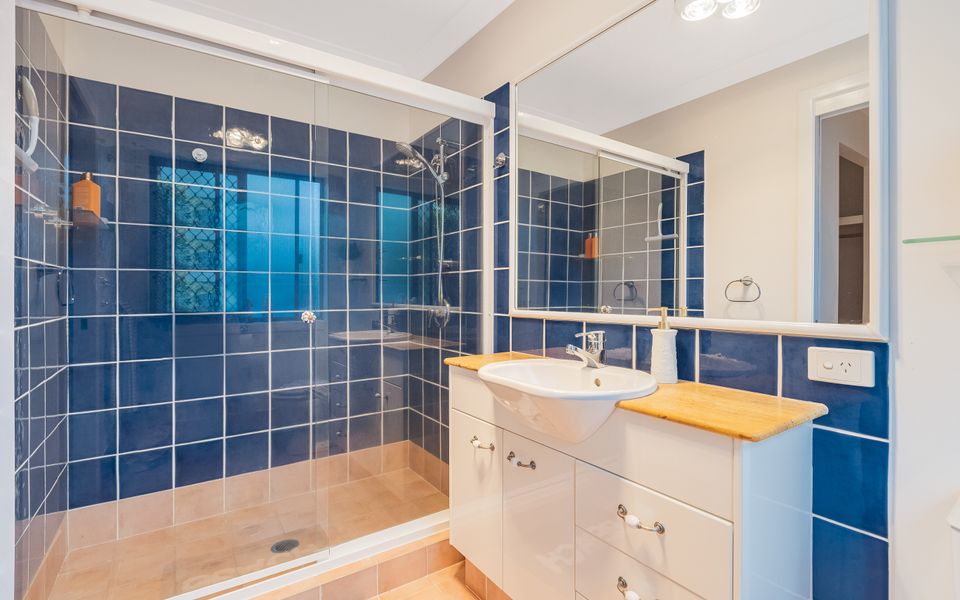 Villa Paralia – Mediterranean Entertainers’ Home in The Heart of Currumbin – Min. 3 Night Stays – Pet Friendly!