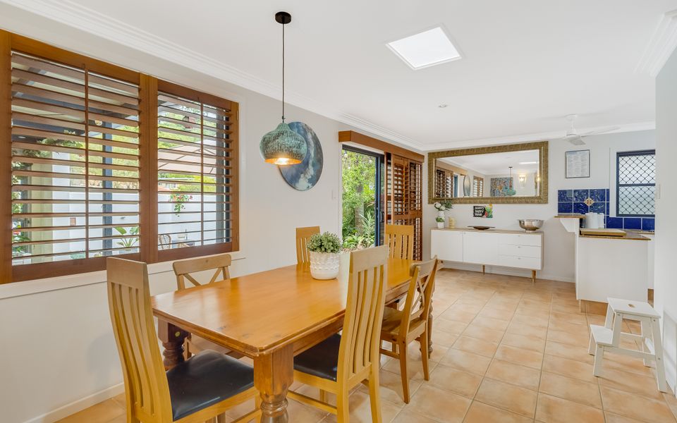 Villa Paralia – Mediterranean Entertainers’ Home in The Heart of Currumbin – Min. 3 Night Stays – Pet Friendly!