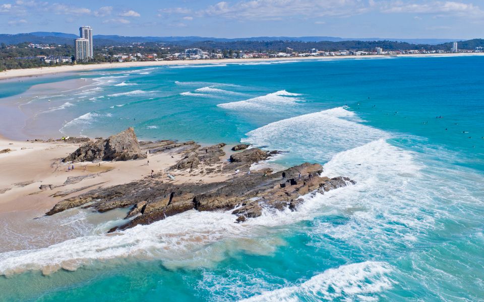 Villa Paralia – Mediterranean Entertainers’ Home in The Heart of Currumbin – Min. 3 Night Stays – Pet Friendly!