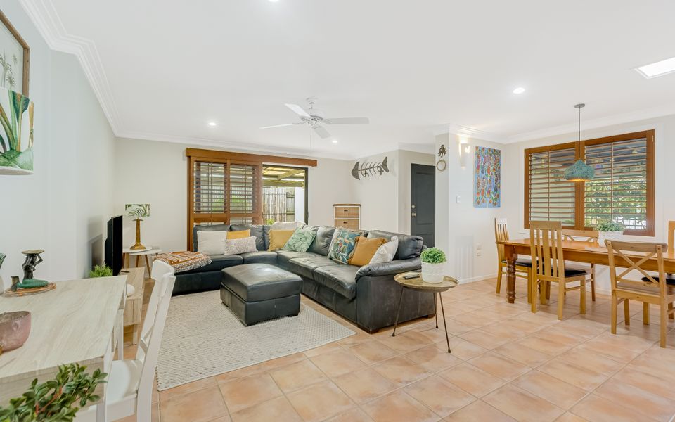 Villa Paralia – Mediterranean Entertainers’ Home in The Heart of Currumbin – Min. 3 Night Stays – Pet Friendly!