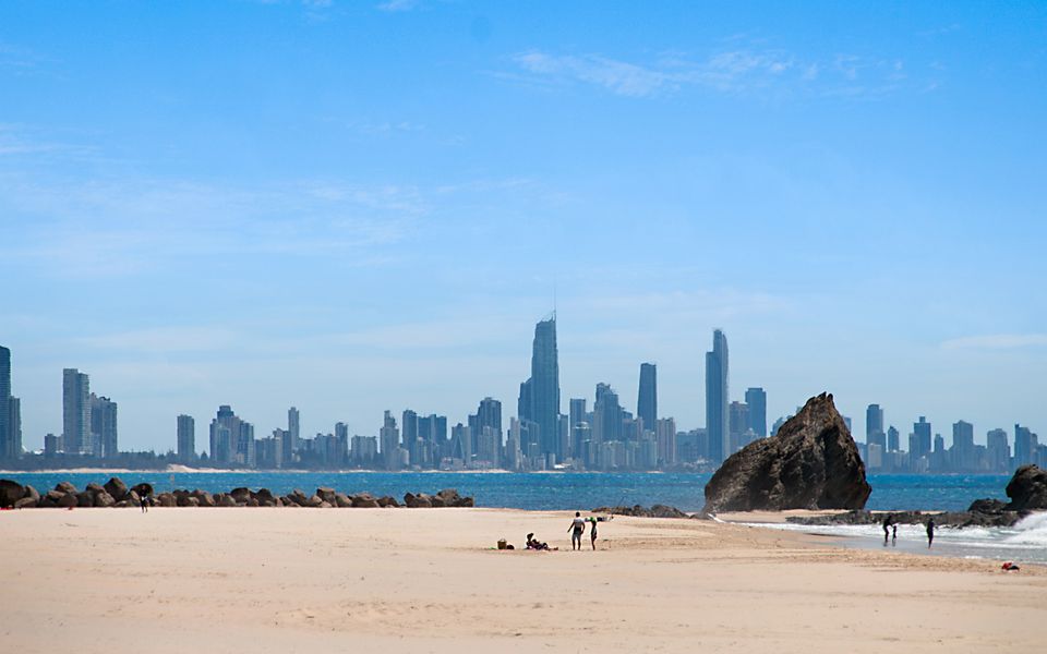 Villa Paralia – Mediterranean Entertainers’ Home in The Heart of Currumbin – Min. 3 Night Stays – Pet Friendly!