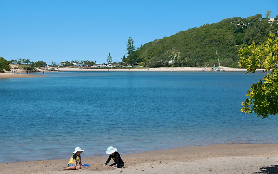 Villa Paralia – Mediterranean Entertainers’ Home in The Heart of Currumbin – Min. 3 Night Stays – Pet Friendly!