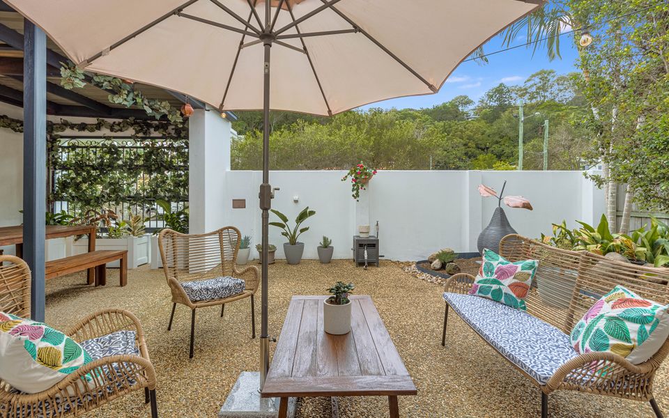 Villa Paralia – Mediterranean Entertainers’ Home in The Heart of Currumbin – Min. 3 Night Stays – Pet Friendly!