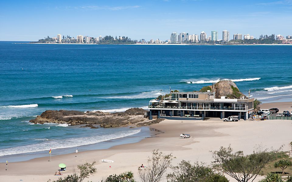 Villa Paralia – Mediterranean Entertainers’ Home in The Heart of Currumbin – Min. 3 Night Stays – Pet Friendly!