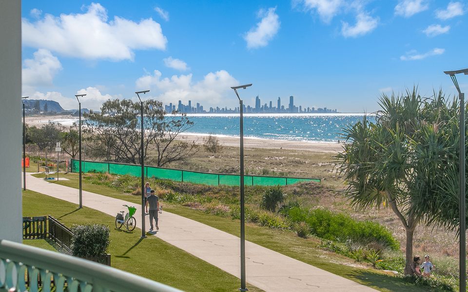 Golden Sea 10 – Absolute Beachfront Bilinga