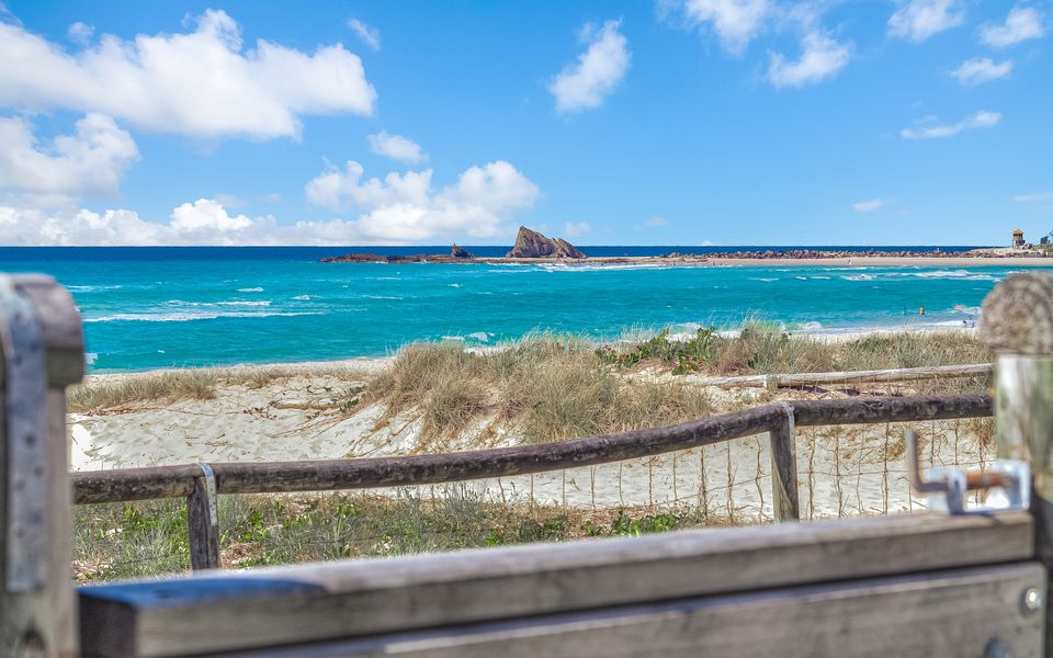 Palm Beach Shack – Absolute Beachfront Palm Beach – Pet Friendly (Upon Request) – Linen Provided!