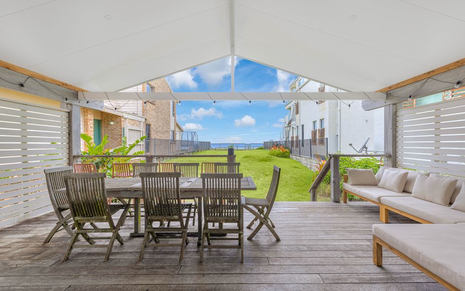 Palm Beach Shack – Absolute Beachfront Palm Beach – Pet Friendly (Upon Request) – Linen Provided!