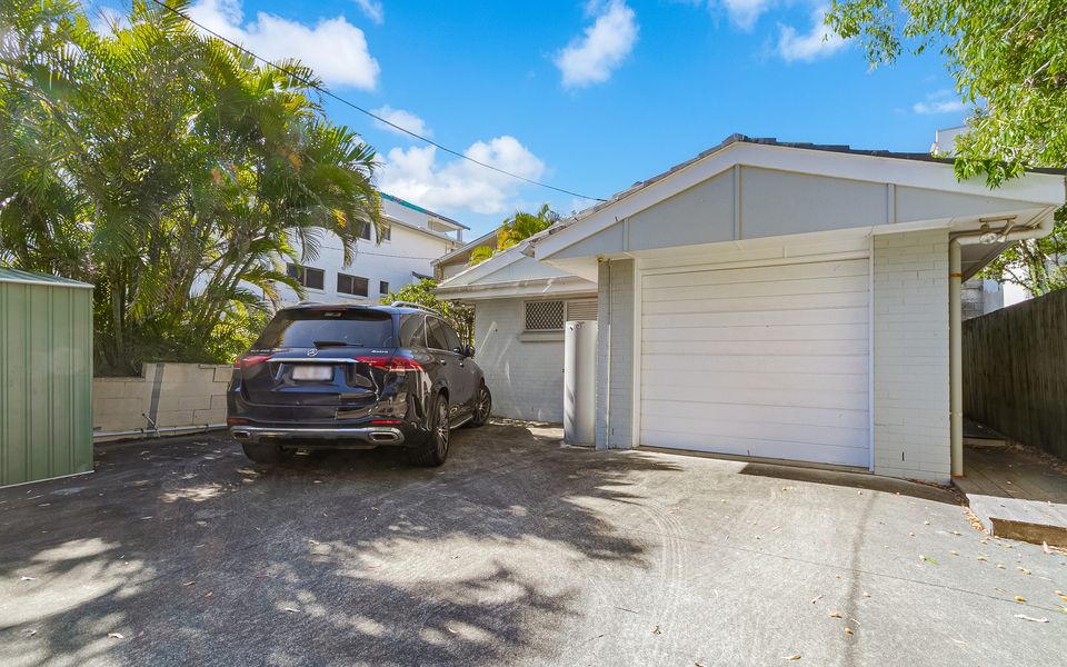 Palm Beach Shack – Absolute Beachfront Palm Beach – Pet Friendly (Upon Request) – Linen Provided!