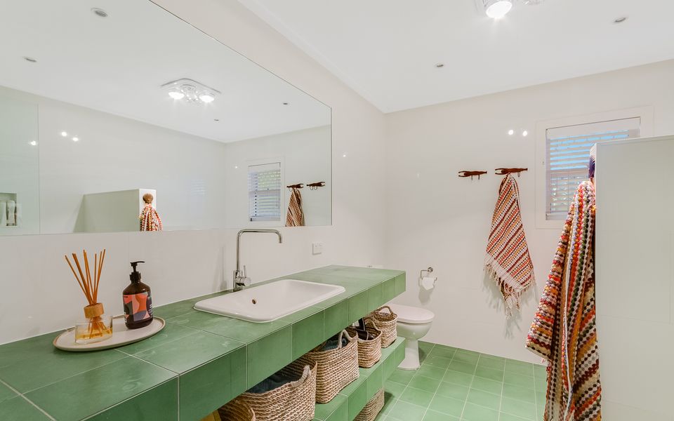 Palm Beach Shack – Absolute Beachfront Palm Beach – Pet Friendly (Upon Request) – Linen Provided!