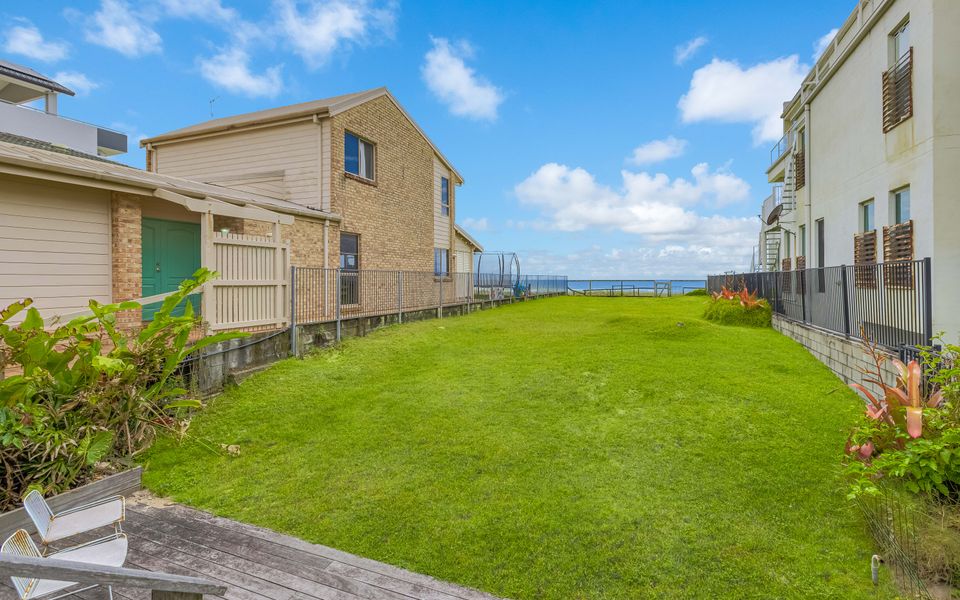 Palm Beach Shack – Absolute Beachfront Palm Beach – Pet Friendly (Upon Request) – Linen Provided!