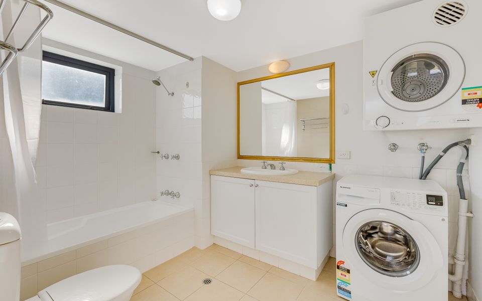 Calypso Plaza Unit 220 – Coolangatta Beachfront – Min. 3 Night Stays!