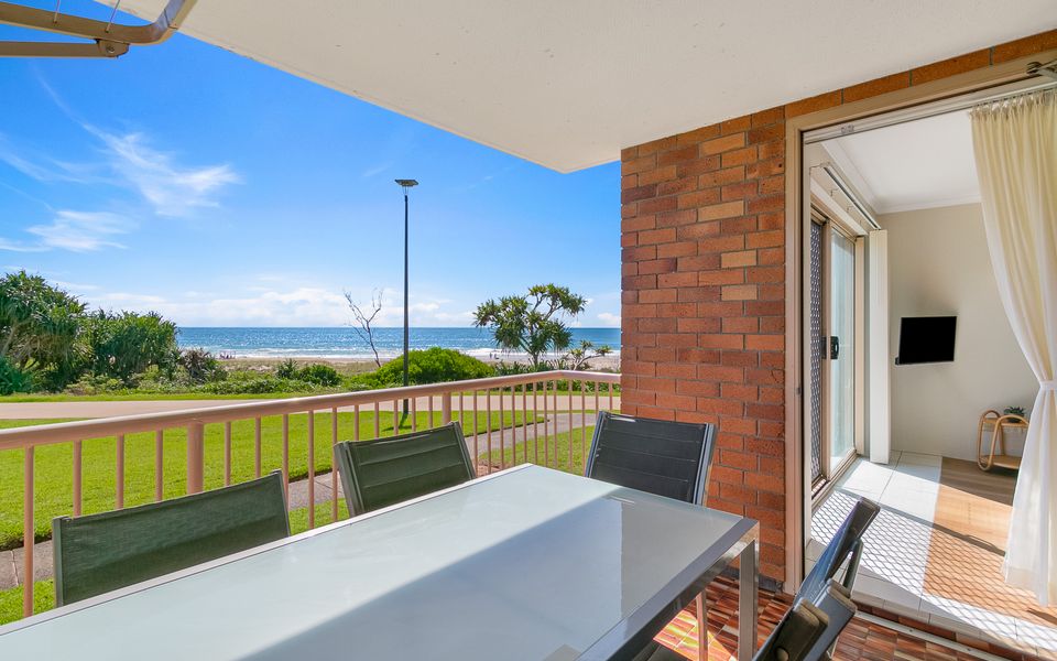 Pacific Gables 1 – Absolute Beachfront Tugun – Linen Provided – Min. 3 Night Stays!