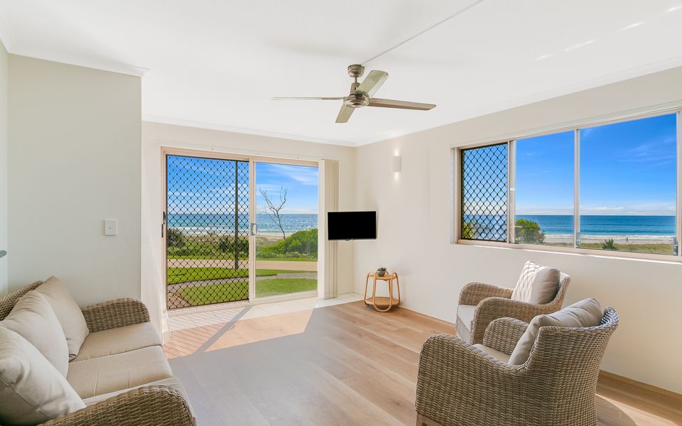 Pacific Gables 1 – Absolute Beachfront Tugun – Linen Provided – Min. 3 Night Stays!