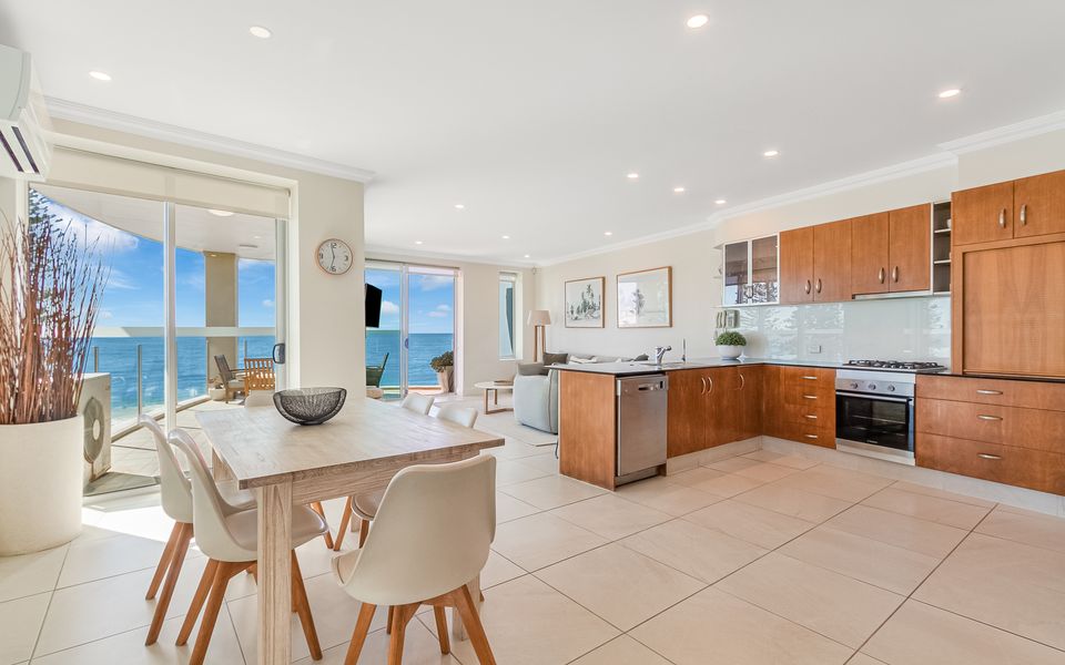 Aqua Solai 9 – Absolute Beachfront – Min. 3 night stays – Linen Provided