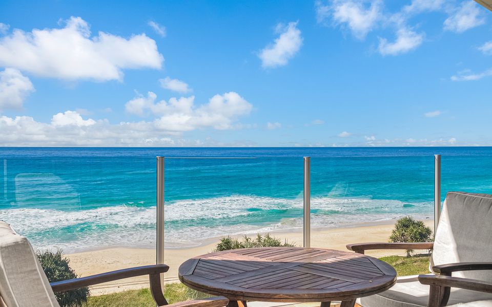 Aqua Solai 9 – Absolute Beachfront – Min. 3 night stays – Linen Provided