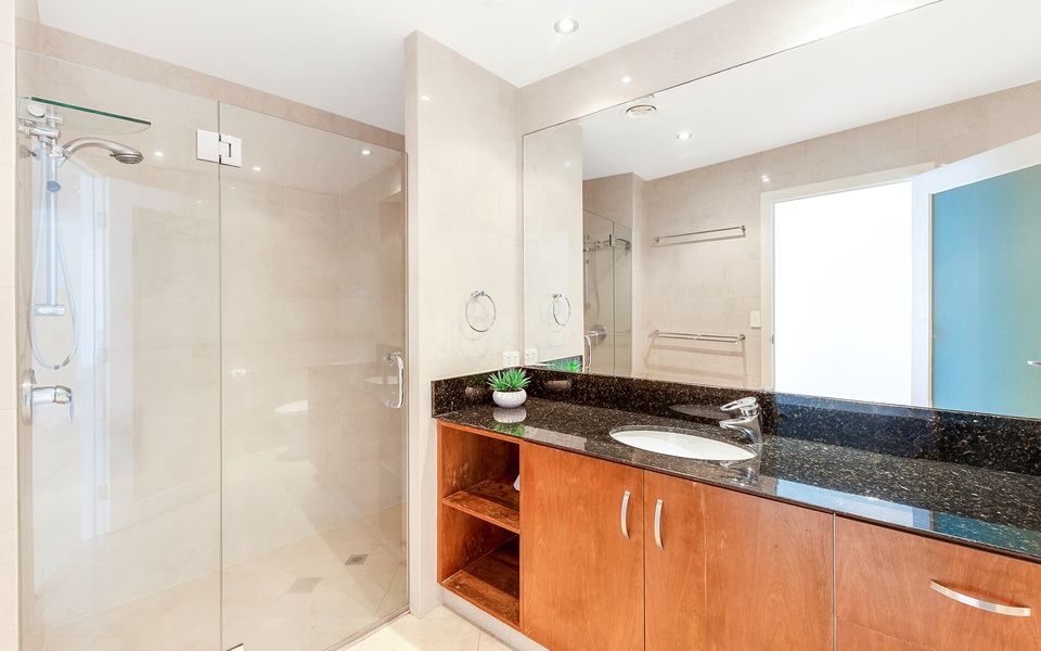 Aqua Solai 9 – Absolute Beachfront – Min. 3 night stays – Linen Provided