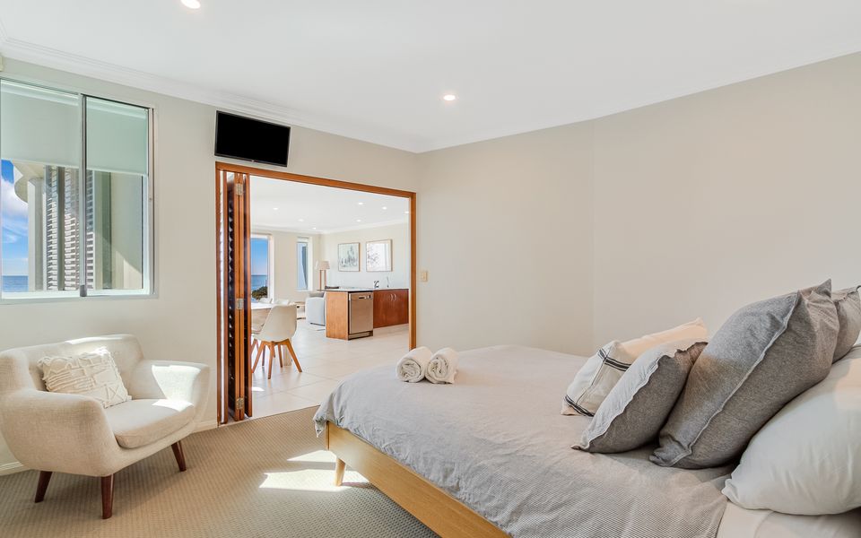 Aqua Solai 9 – Absolute Beachfront – Min. 3 night stays – Linen Provided