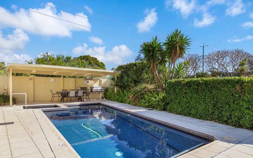 Aqua Solai 9 – Absolute Beachfront – Min. 3 night stays – Linen Provided