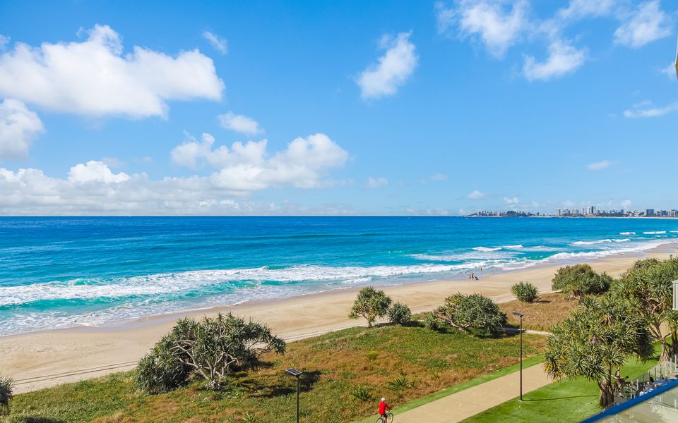 Aqua Solai 9 – Absolute Beachfront – Min. 3 night stays – Linen Provided