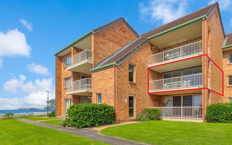 Pacific Gables 8 – Absolute Beachfront Tugun – Min. 3 Night Stays!