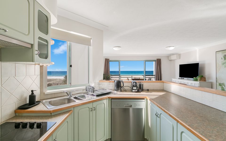 Golden Sea 12 – Absolute Beachfront Bilinga – Min. 3 Night Stays!