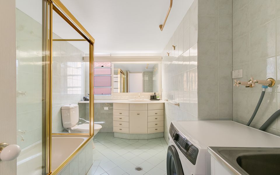 Golden Sea 12 – Absolute Beachfront Bilinga – Min. 3 Night Stays!