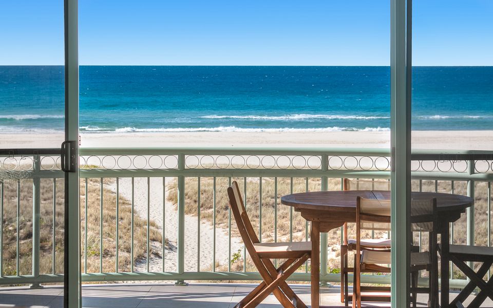 Golden Sea 12 – Absolute Beachfront Bilinga – Min. 3 Night Stays!