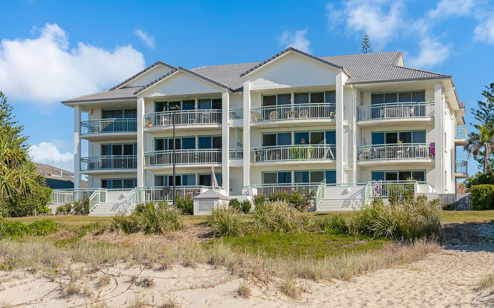 Golden Sea 12 – Absolute Beachfront Bilinga – Min. 3 Night Stays!