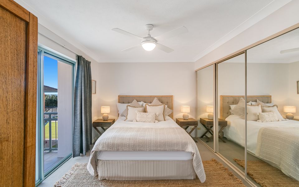 Golden Sea 12 – Absolute Beachfront Bilinga – Min. 3 Night Stays!