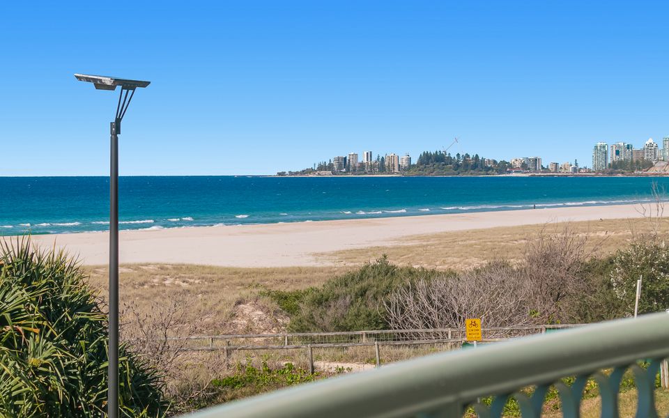 Golden Sea 12 – Absolute Beachfront Bilinga – Min. 3 Night Stays!