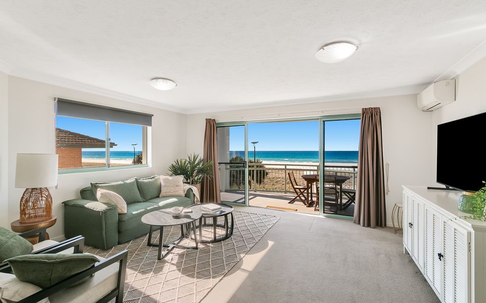 Golden Sea 12 – Absolute Beachfront Bilinga – Min. 3 Night Stays!