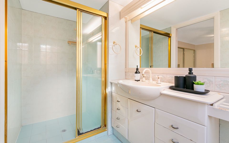 Golden Sea 12 – Absolute Beachfront Bilinga – Min. 3 Night Stays!