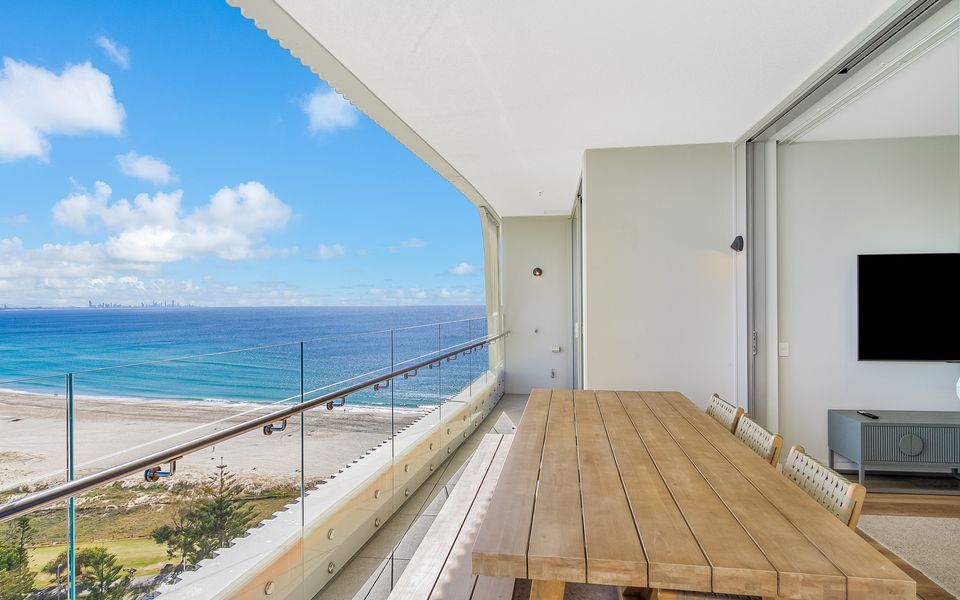 Miles at Kirra Point 1406 – Luxury Sub Penthouse on Kirra Beachfront – Linen Provided