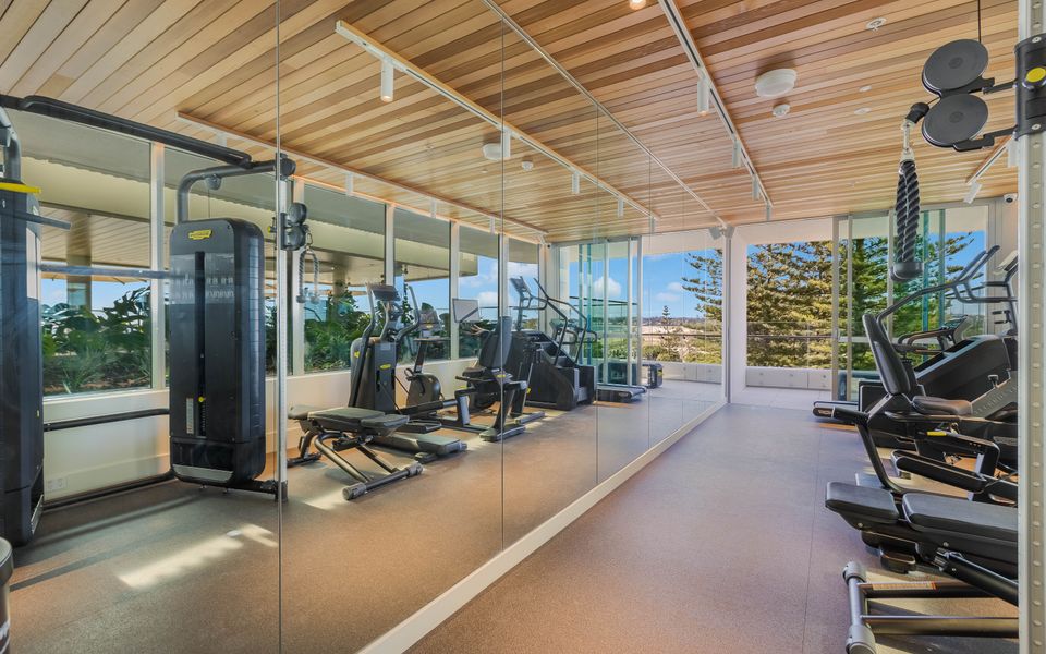 Miles at Kirra Point 1406 – Luxury Sub Penthouse on Kirra Beachfront – Linen Provided