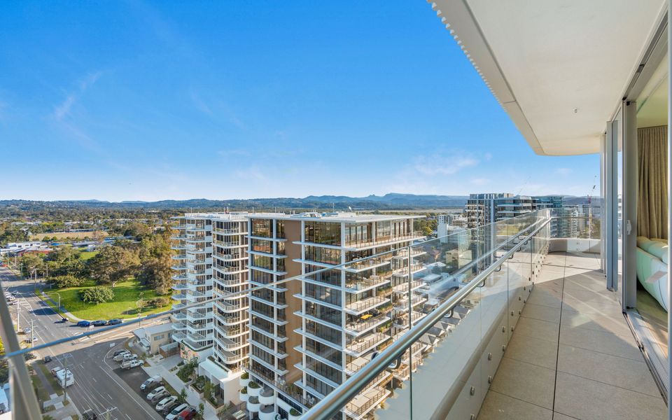 Miles at Kirra Point 1406 – Luxury Sub Penthouse on Kirra Beachfront – Linen Provided