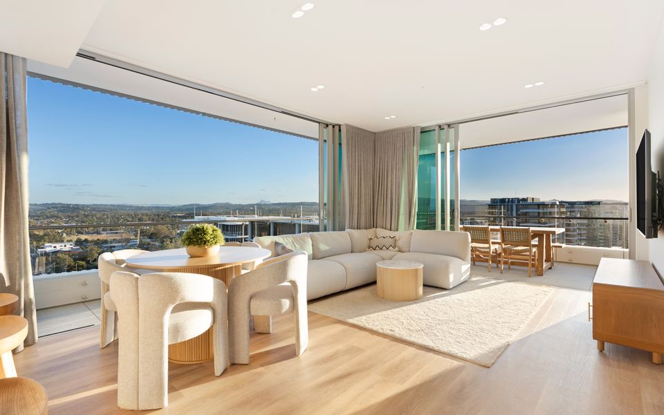 Miles at Kirra Point 1406 – Luxury Sub Penthouse on Kirra Beachfront – Linen Provided