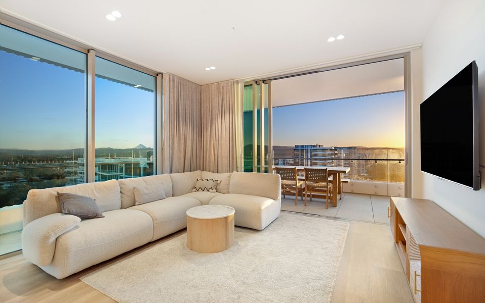 Miles at Kirra Point 1406 – Luxury Sub Penthouse on Kirra Beachfront – Linen Provided