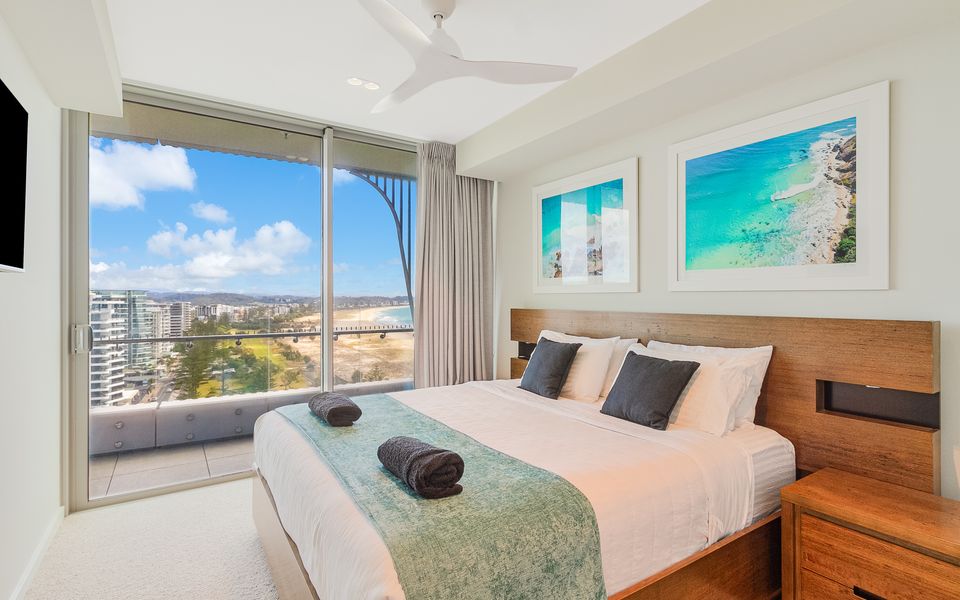 Miles at Kirra Point 1406 – Luxury Sub Penthouse on Kirra Beachfront – Linen Provided