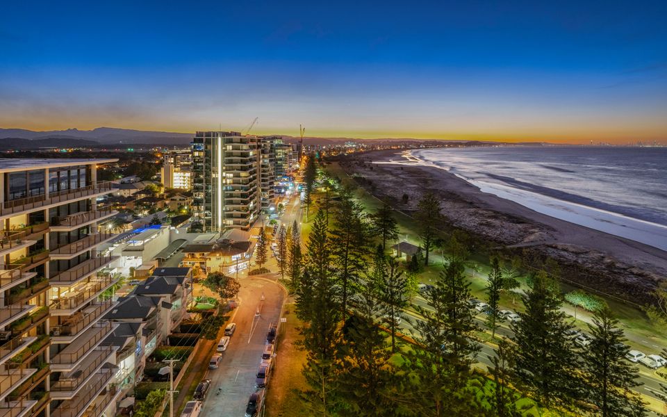 Miles at Kirra Point 1406 – Luxury Sub Penthouse on Kirra Beachfront – Linen Provided