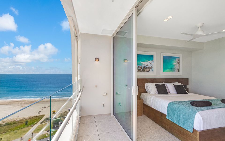 Miles at Kirra Point 1406 – Luxury Sub Penthouse on Kirra Beachfront – Linen Provided