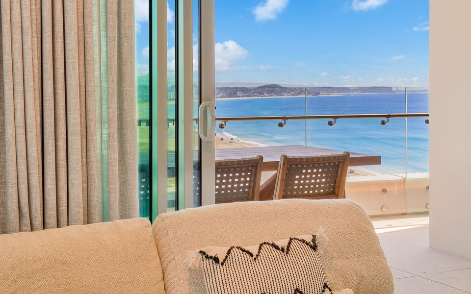 Miles at Kirra Point 1406 – Luxury Sub Penthouse on Kirra Beachfront – Linen Provided