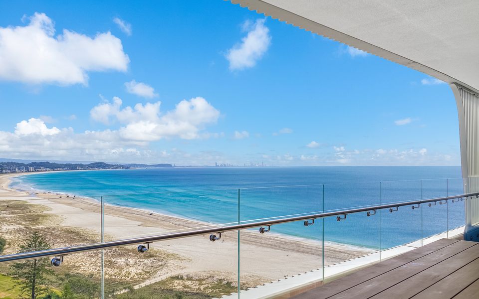 Miles at Kirra Point 1406 – Luxury Sub Penthouse on Kirra Beachfront – Linen Provided