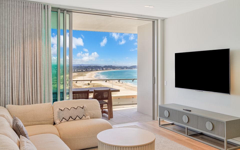 Miles at Kirra Point 1406 – Luxury Sub Penthouse on Kirra Beachfront – Linen Provided