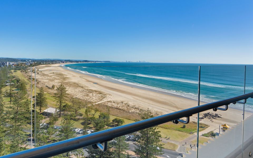 Miles at Kirra Point 1406 – Luxury Sub Penthouse on Kirra Beachfront – Linen Provided