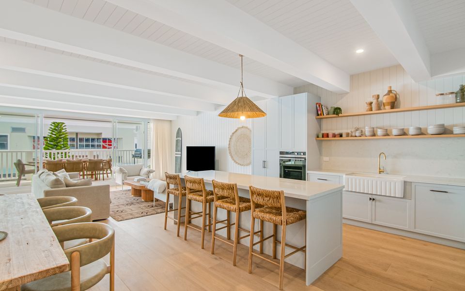 Joy Apartment 3 – Luxurious Apartment in the Heart of Coolangatta – Min. 3 Night Stays – Linen Provided