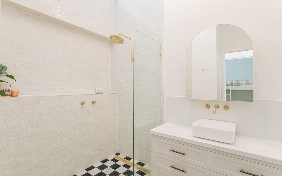 Joy Apartment 3 – Luxurious Apartment in the Heart of Coolangatta – Min. 3 Night Stays – Linen Provided