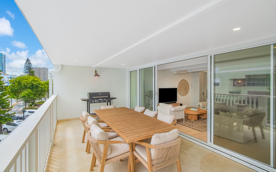 Joy Apartment 3 – Luxurious Apartment in the Heart of Coolangatta – Min. 3 Night Stays – Linen Provided